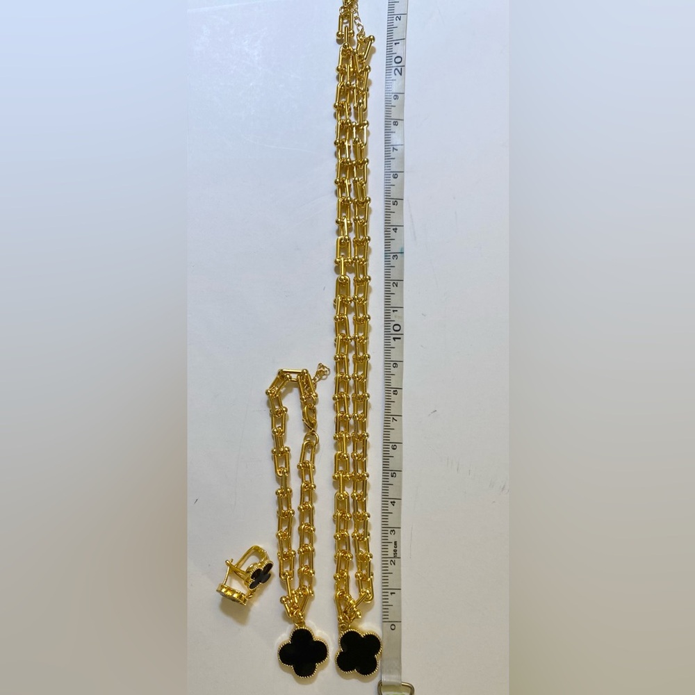 Quatrefoil Pendant on Chain Link Necklace 3-Piece set w/ Earrings and Bracelet - Picture 3 of 5